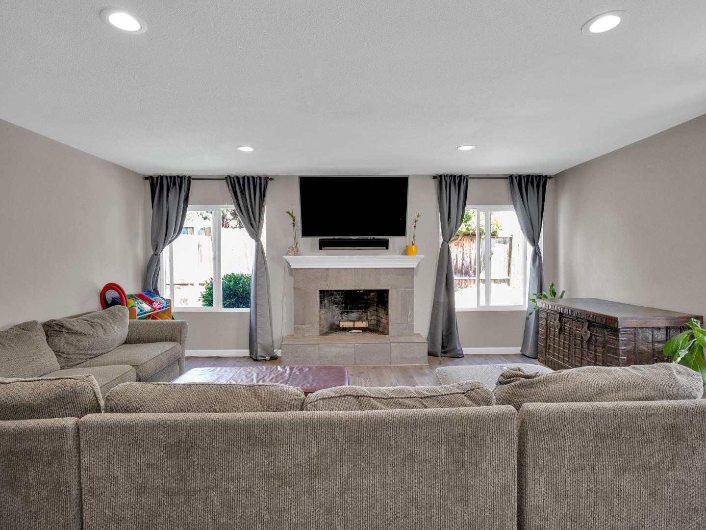 Detail Gallery Image 13 of 28 For 1567 Wilton Rd, Livermore,  CA 94551 - 4 Beds | 3 Baths