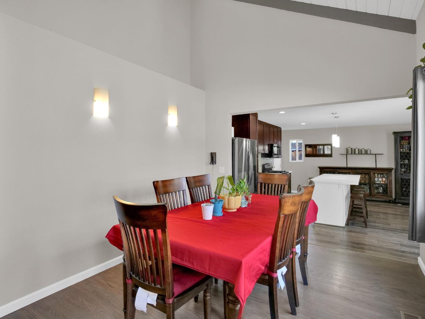 Detail Gallery Image 6 of 28 For 1567 Wilton Rd, Livermore,  CA 94551 - 4 Beds | 3 Baths