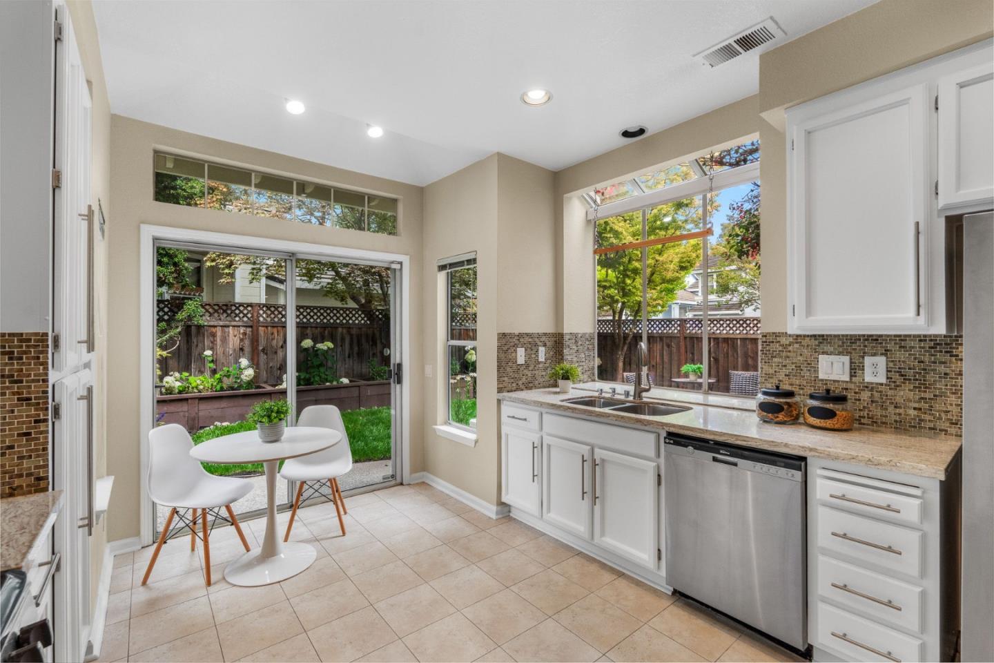 Detail Gallery Image 10 of 39 For 34458 Calgary Ter, Fremont,  CA 94555 - 2 Beds | 2/1 Baths