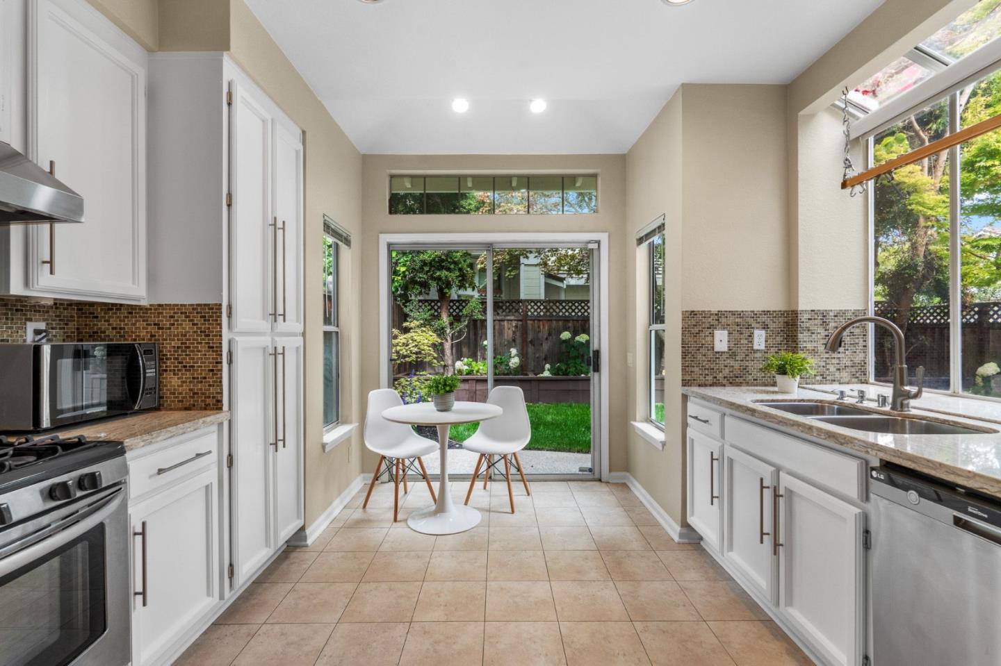 Detail Gallery Image 11 of 39 For 34458 Calgary Ter, Fremont,  CA 94555 - 2 Beds | 2/1 Baths