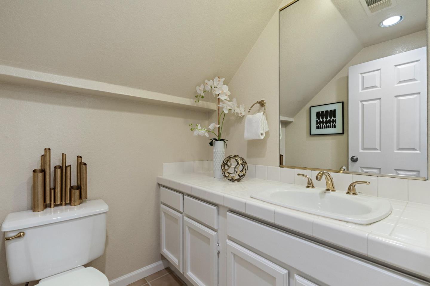 Detail Gallery Image 15 of 39 For 34458 Calgary Ter, Fremont,  CA 94555 - 2 Beds | 2/1 Baths