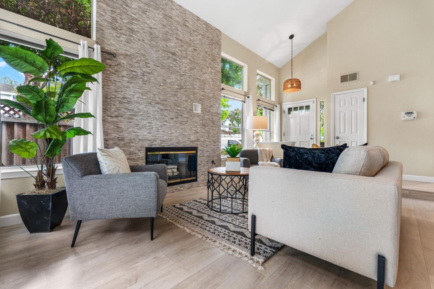 Detail Gallery Image 2 of 39 For 34458 Calgary Ter, Fremont,  CA 94555 - 2 Beds | 2/1 Baths