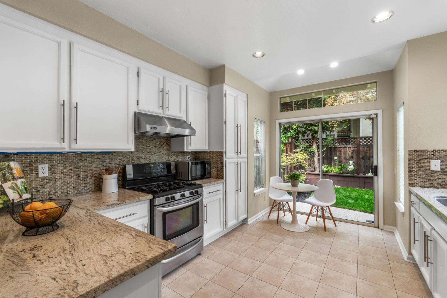 Detail Gallery Image 8 of 39 For 34458 Calgary Ter, Fremont,  CA 94555 - 2 Beds | 2/1 Baths