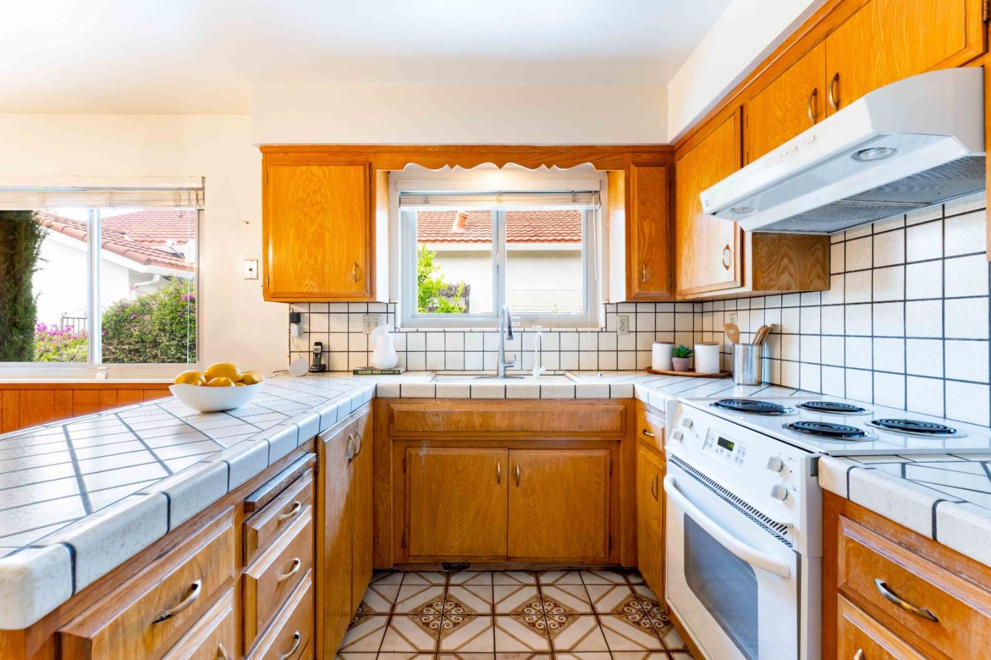 Detail Gallery Image 13 of 26 For 762 Emerson Ct, San Jose,  CA 95126 - 3 Beds | 1/1 Baths