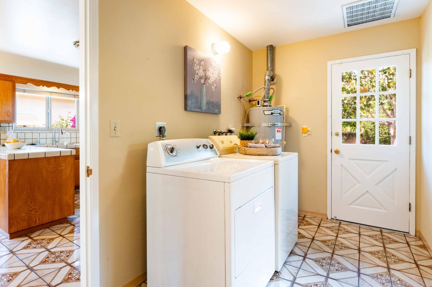 Detail Gallery Image 14 of 26 For 762 Emerson Ct, San Jose,  CA 95126 - 3 Beds | 1/1 Baths