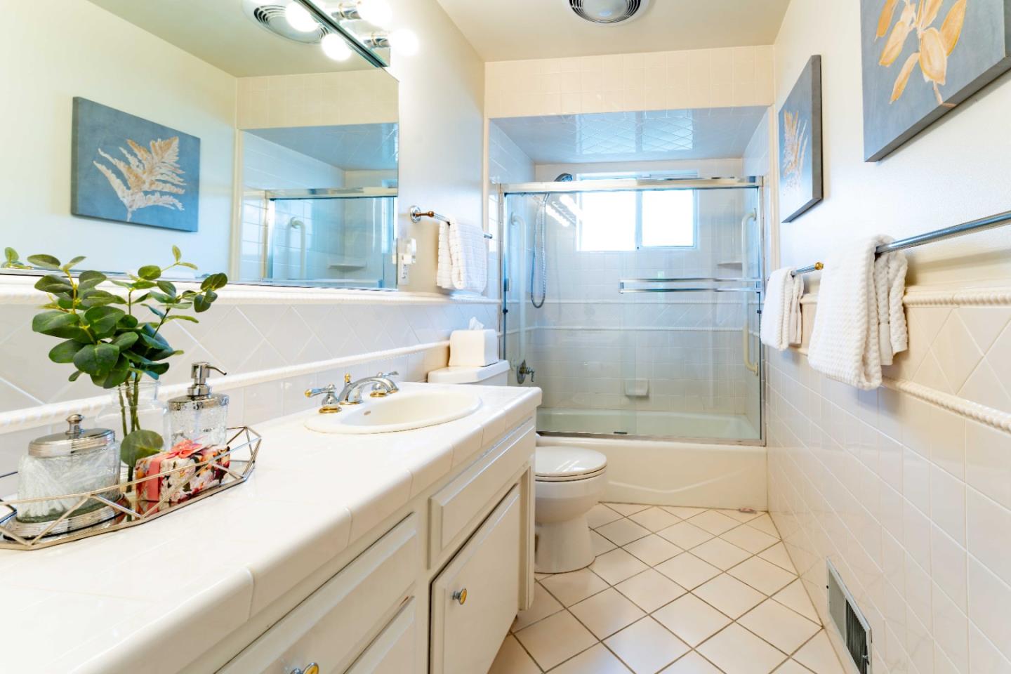 Detail Gallery Image 16 of 26 For 762 Emerson Ct, San Jose,  CA 95126 - 3 Beds | 1/1 Baths