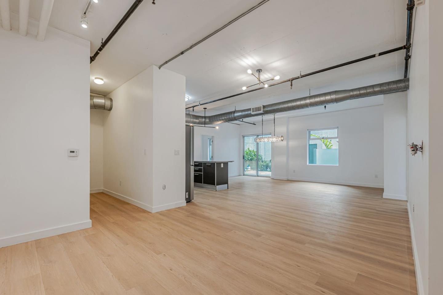 Detail Gallery Image 10 of 44 For 645 W 9th St #213,  Los Angeles,  CA 90015 - 2 Beds | 2 Baths