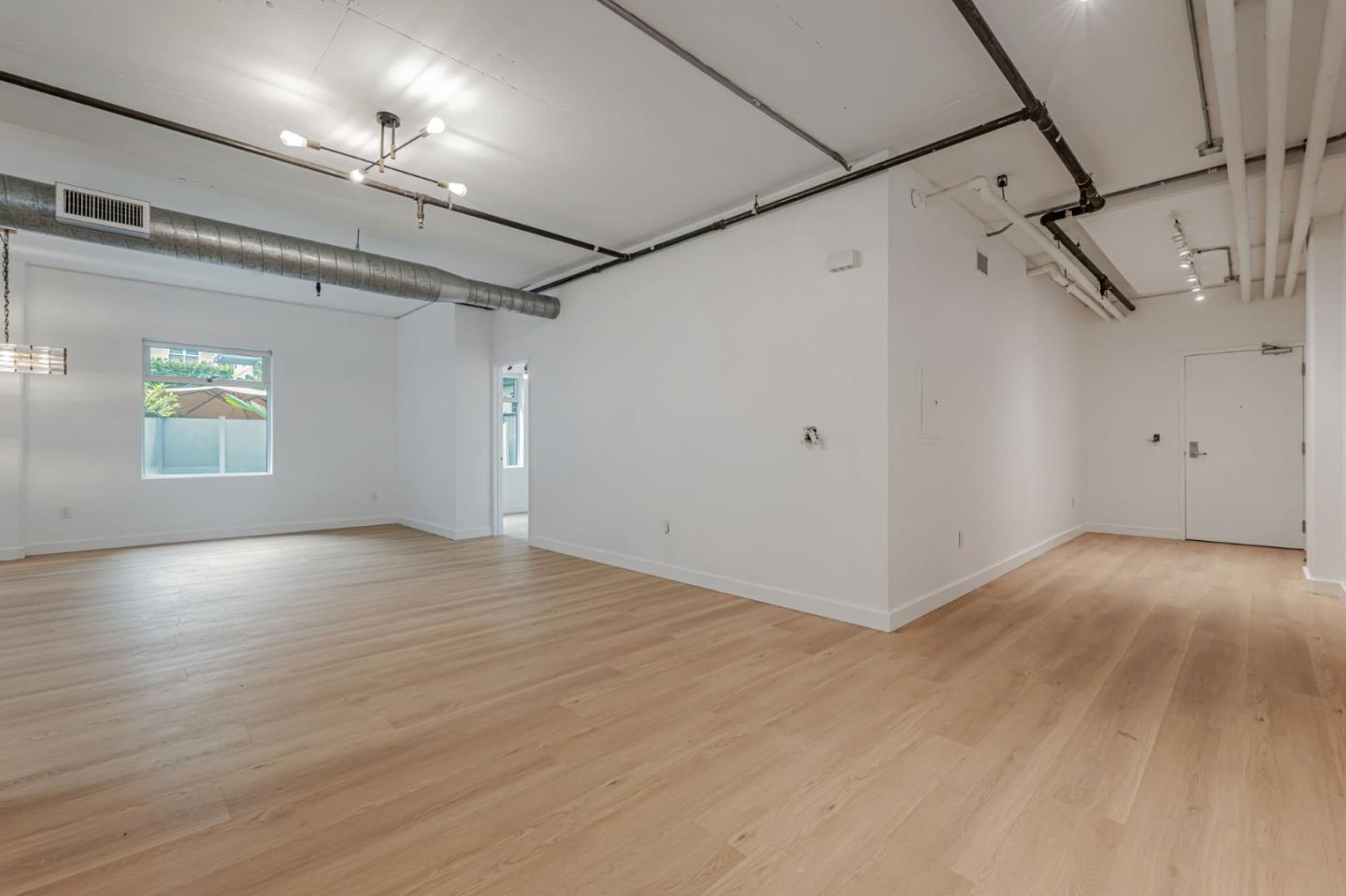 Detail Gallery Image 11 of 44 For 645 W 9th St #213,  Los Angeles,  CA 90015 - 2 Beds | 2 Baths