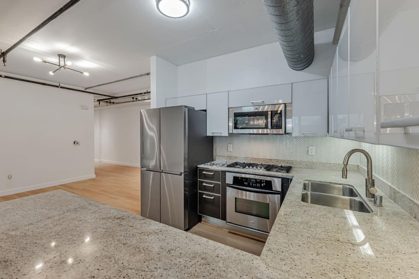Detail Gallery Image 13 of 44 For 645 W 9th St #213,  Los Angeles,  CA 90015 - 2 Beds | 2 Baths