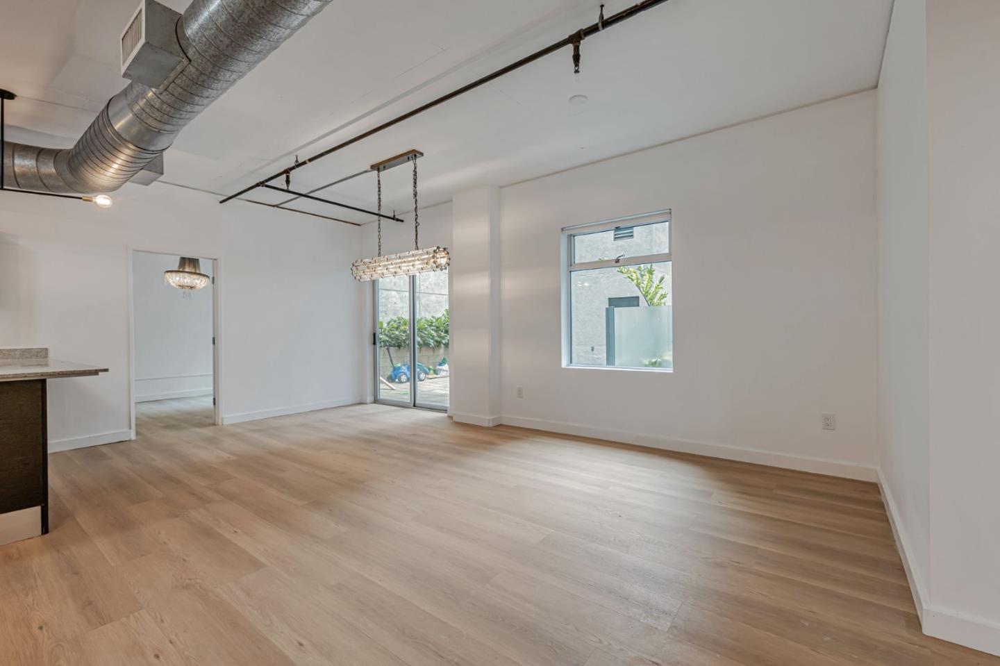 Detail Gallery Image 18 of 44 For 645 W 9th St #213,  Los Angeles,  CA 90015 - 2 Beds | 2 Baths