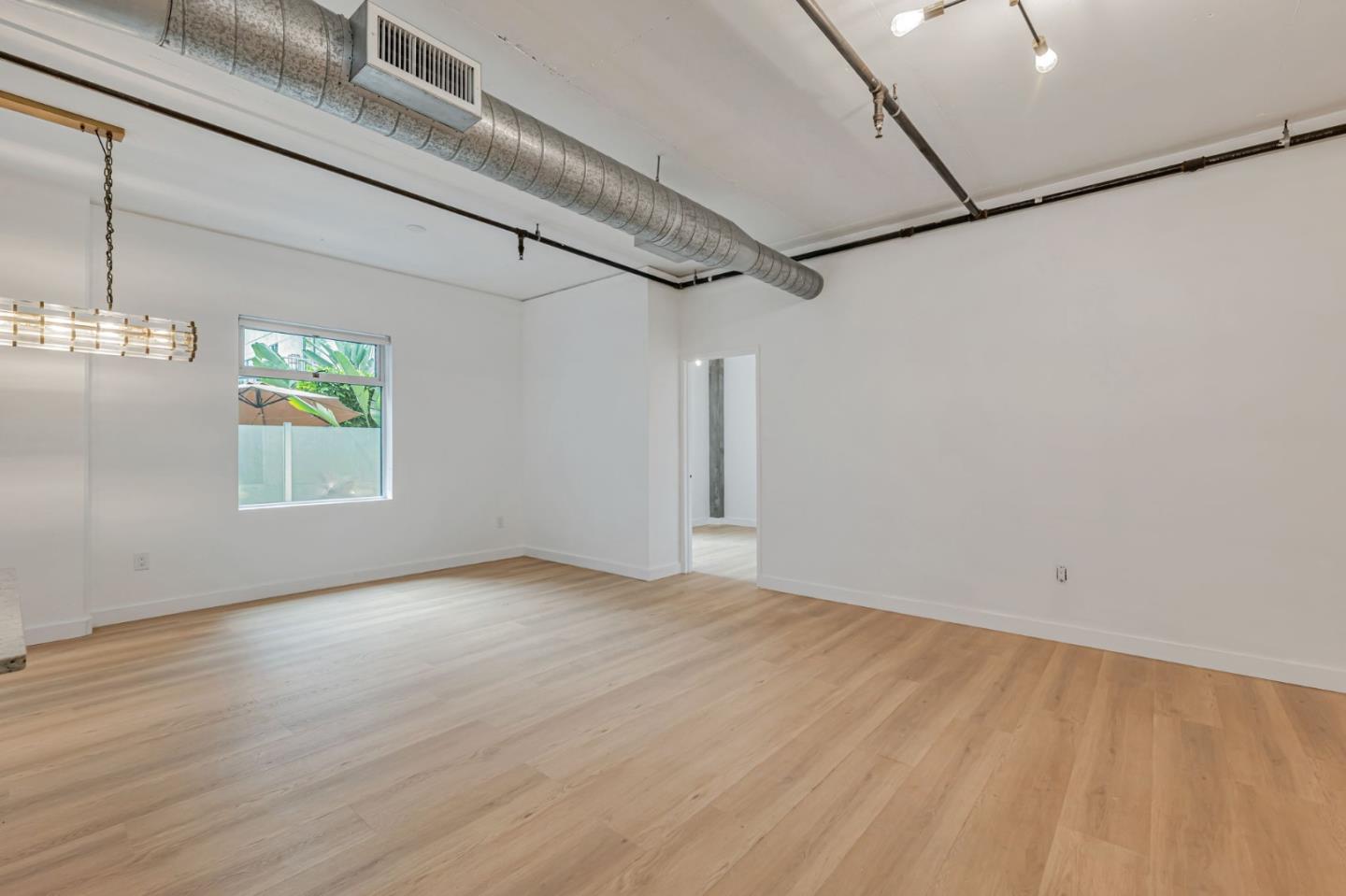 Detail Gallery Image 21 of 44 For 645 W 9th St #213,  Los Angeles,  CA 90015 - 2 Beds | 2 Baths