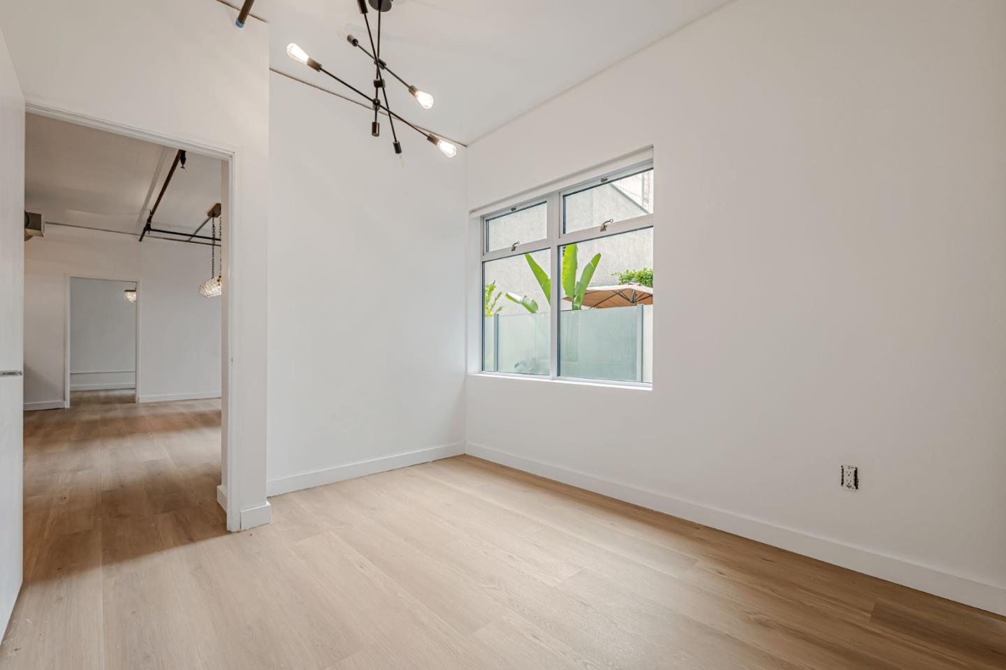 Detail Gallery Image 23 of 44 For 645 W 9th St #213,  Los Angeles,  CA 90015 - 2 Beds | 2 Baths