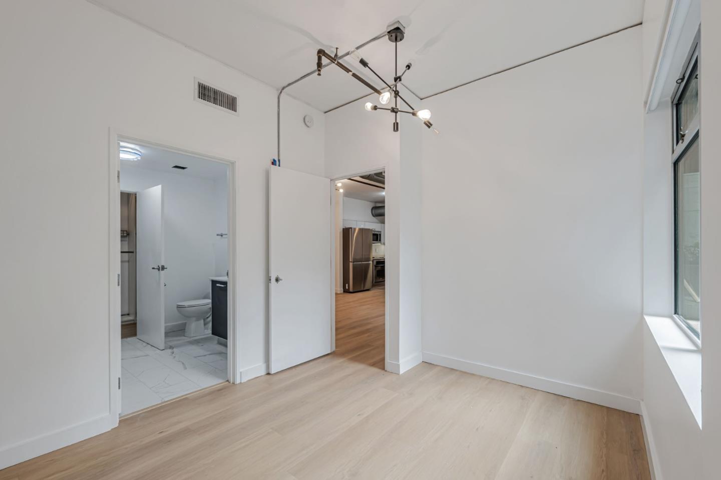 Detail Gallery Image 24 of 44 For 645 W 9th St #213,  Los Angeles,  CA 90015 - 2 Beds | 2 Baths