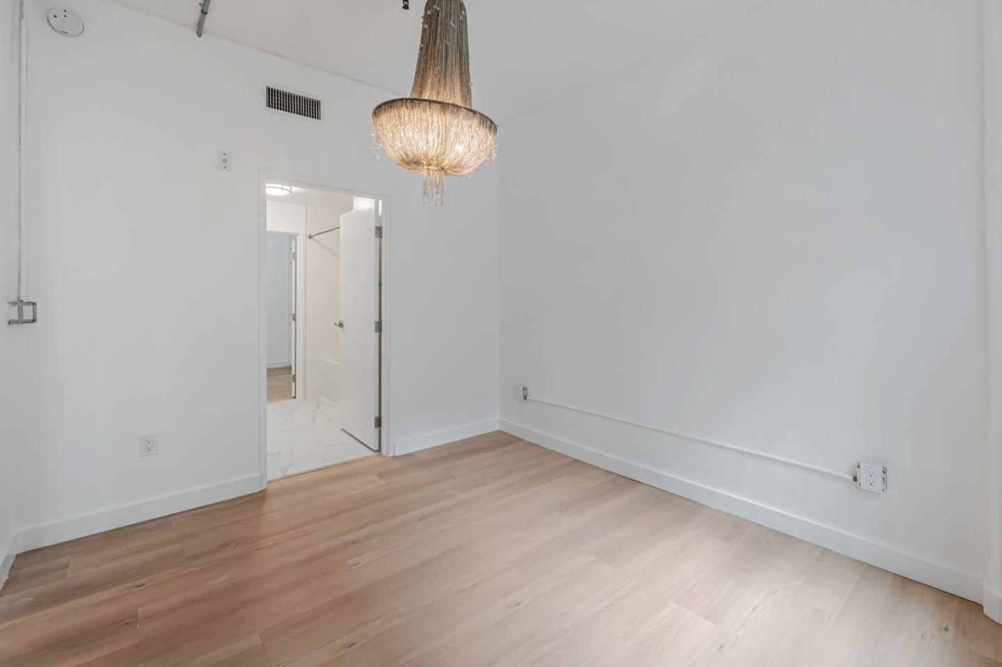 Detail Gallery Image 27 of 44 For 645 W 9th St #213,  Los Angeles,  CA 90015 - 2 Beds | 2 Baths