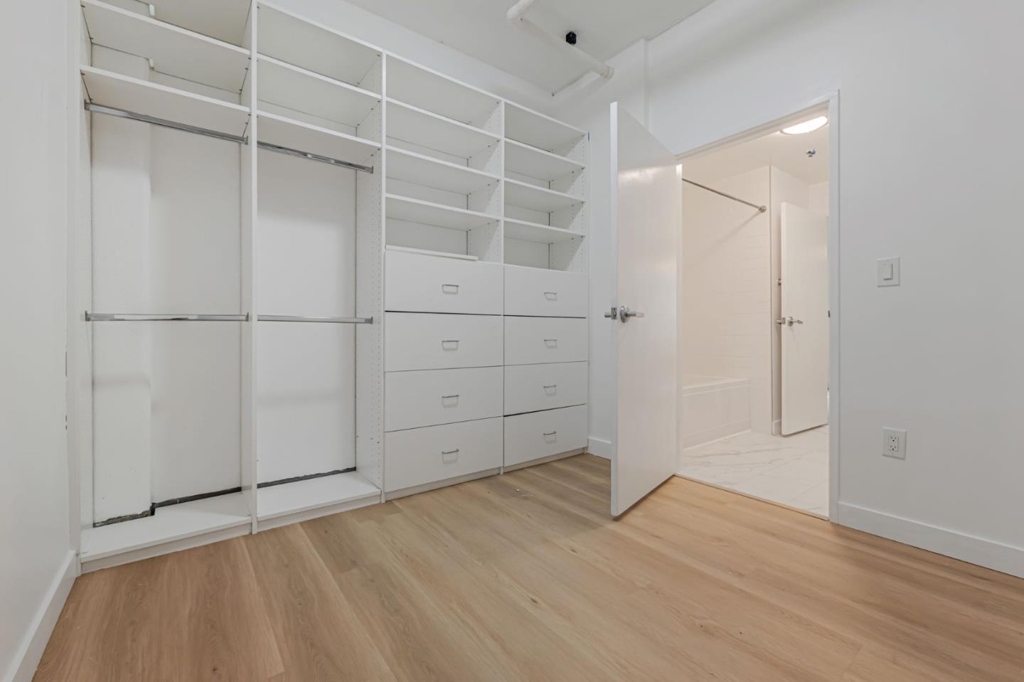Detail Gallery Image 31 of 44 For 645 W 9th St #213,  Los Angeles,  CA 90015 - 2 Beds | 2 Baths