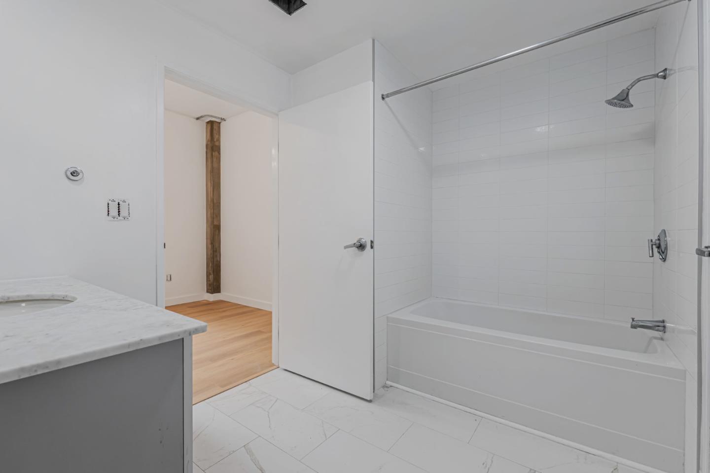Detail Gallery Image 33 of 44 For 645 W 9th St #213,  Los Angeles,  CA 90015 - 2 Beds | 2 Baths