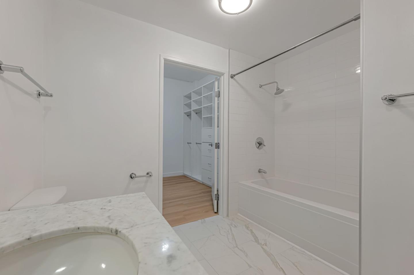 Detail Gallery Image 35 of 44 For 645 W 9th St #213,  Los Angeles,  CA 90015 - 2 Beds | 2 Baths