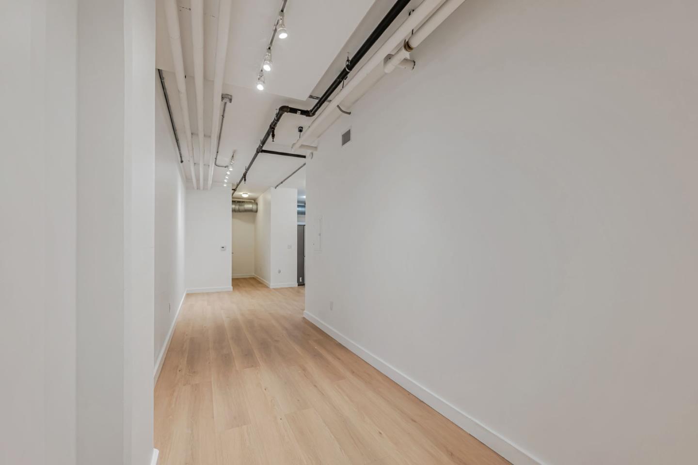 Detail Gallery Image 8 of 44 For 645 W 9th St #213,  Los Angeles,  CA 90015 - 2 Beds | 2 Baths