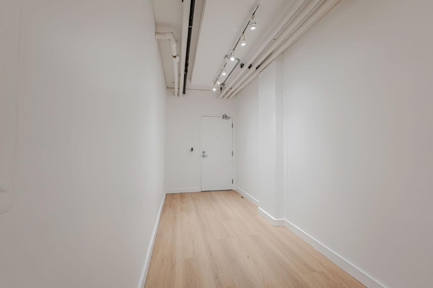 Detail Gallery Image 9 of 44 For 645 W 9th St #213,  Los Angeles,  CA 90015 - 2 Beds | 2 Baths