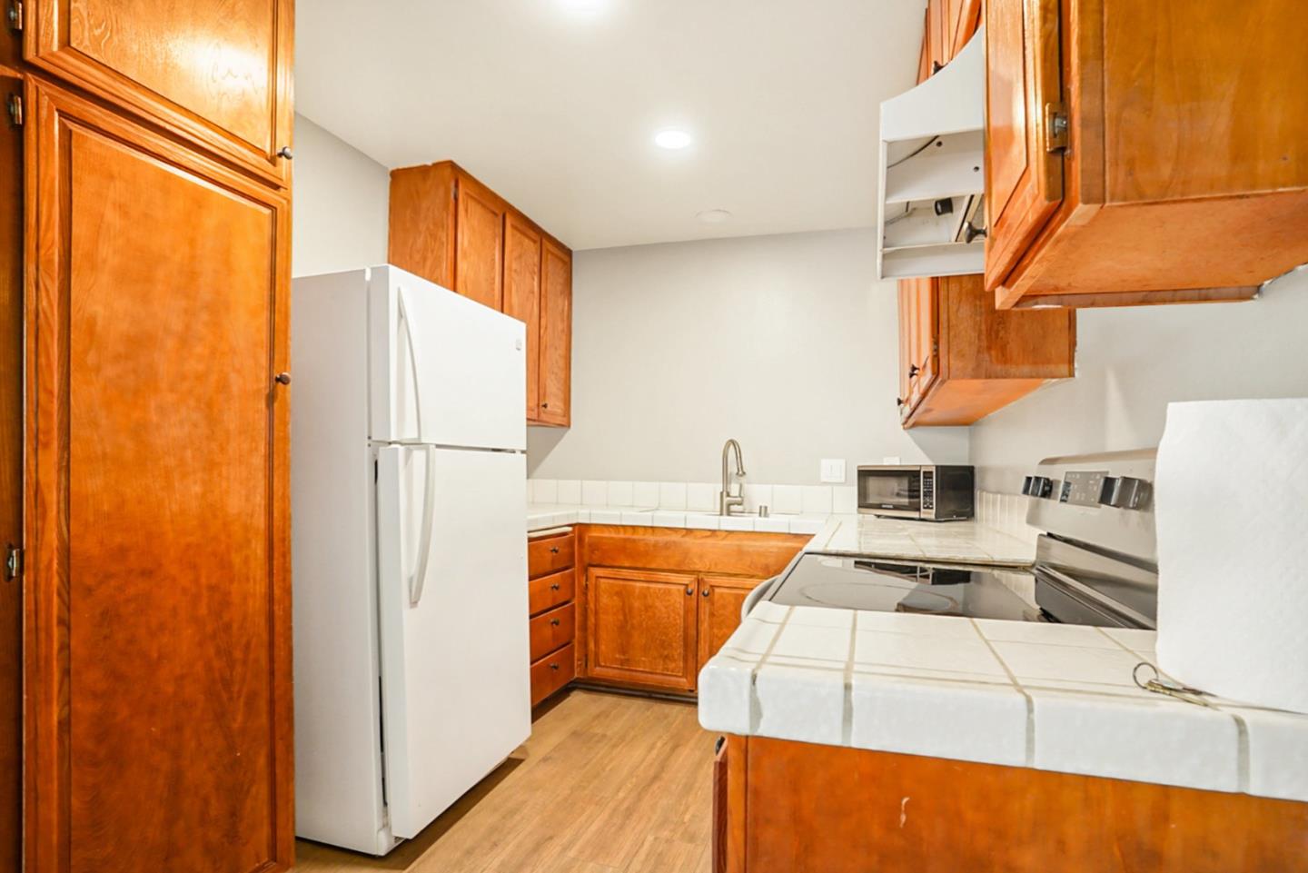 Detail Gallery Image 10 of 21 For 3857 Camino Lindo, San Diego,  CA 92122 - 2 Beds | 2 Baths