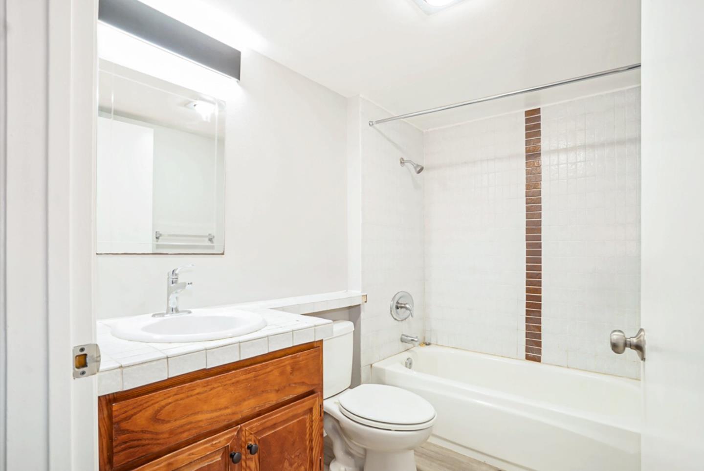 Detail Gallery Image 14 of 21 For 3857 Camino Lindo, San Diego,  CA 92122 - 2 Beds | 2 Baths