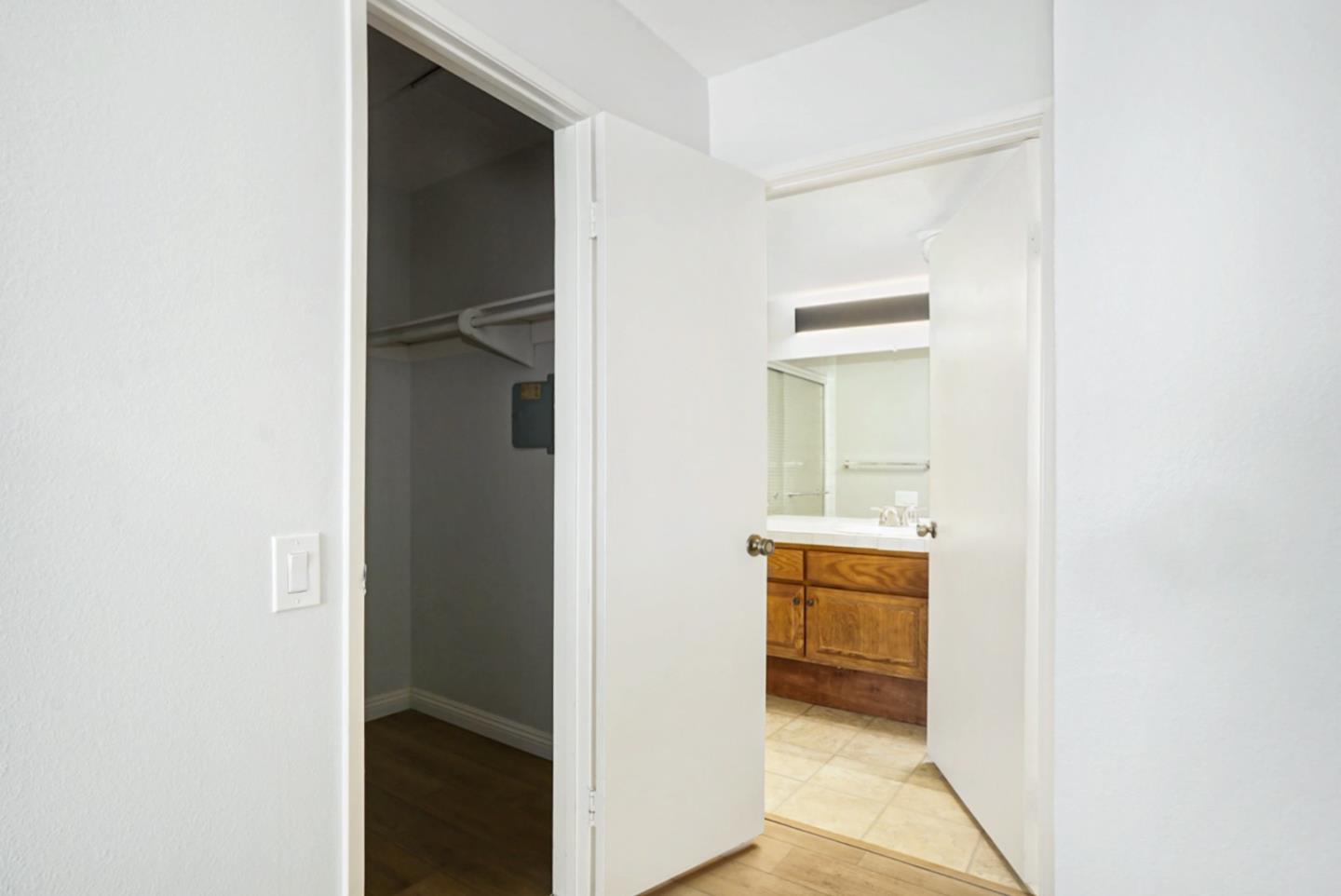 Detail Gallery Image 17 of 21 For 3857 Camino Lindo, San Diego,  CA 92122 - 2 Beds | 2 Baths