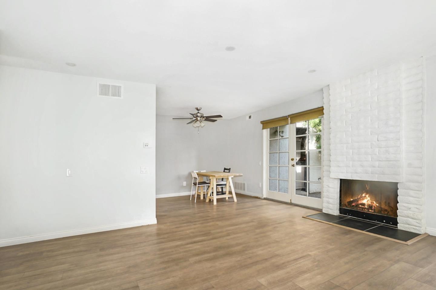 Detail Gallery Image 4 of 21 For 3857 Camino Lindo, San Diego,  CA 92122 - 2 Beds | 2 Baths