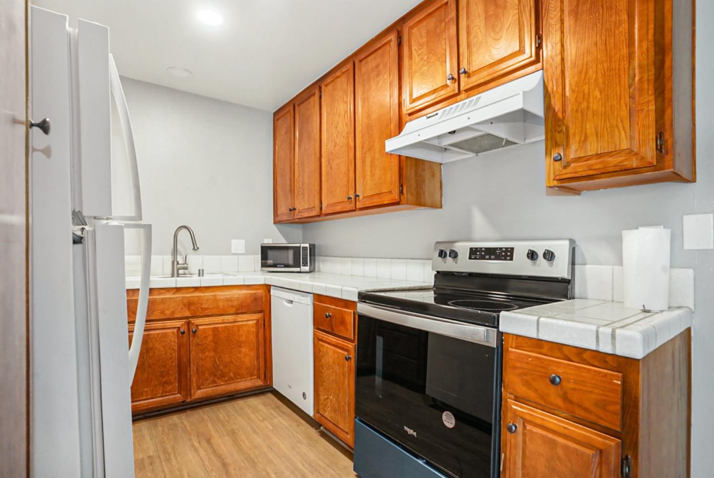 Detail Gallery Image 8 of 21 For 3857 Camino Lindo, San Diego,  CA 92122 - 2 Beds | 2 Baths