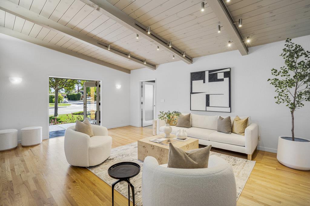 Detail Gallery Image 11 of 69 For 599 Dawn Dr, Sunnyvale,  CA 94087 - 4 Beds | 3 Baths