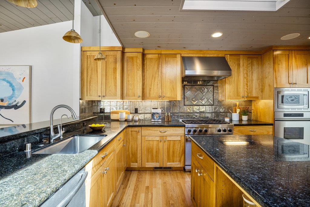 Detail Gallery Image 17 of 69 For 599 Dawn Dr, Sunnyvale,  CA 94087 - 4 Beds | 3 Baths