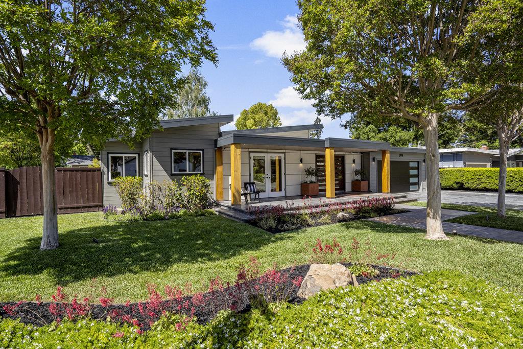 Detail Gallery Image 4 of 69 For 599 Dawn Dr, Sunnyvale,  CA 94087 - 4 Beds | 3 Baths