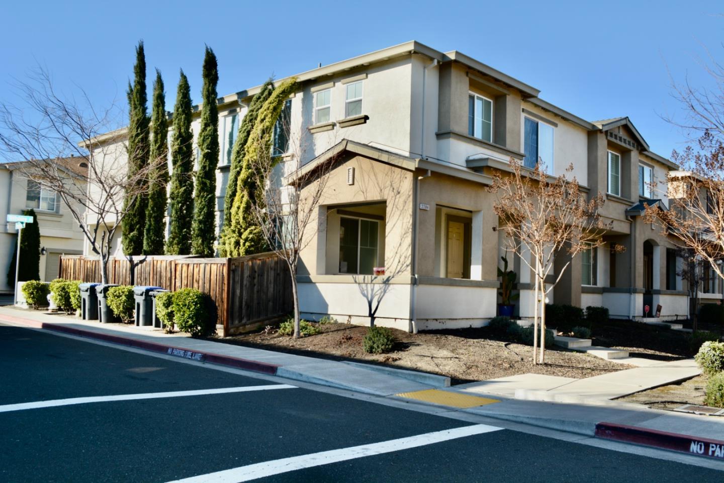 Detail Gallery Image 2 of 26 For 2284 Wiltshire Ct, Fairfield,  CA 94533 - 4 Beds | 2/1 Baths