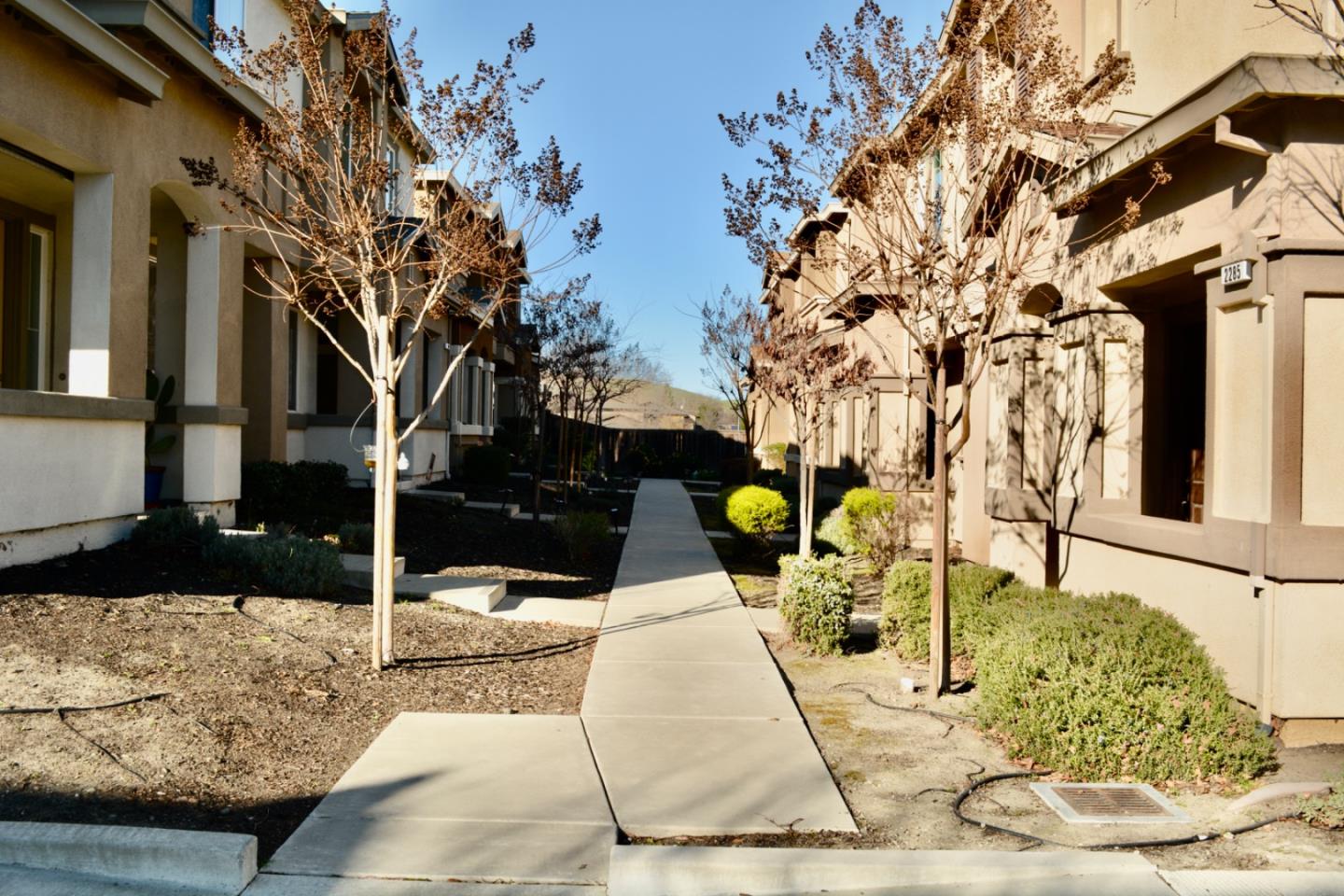 Detail Gallery Image 3 of 26 For 2284 Wiltshire Ct, Fairfield,  CA 94533 - 4 Beds | 2/1 Baths
