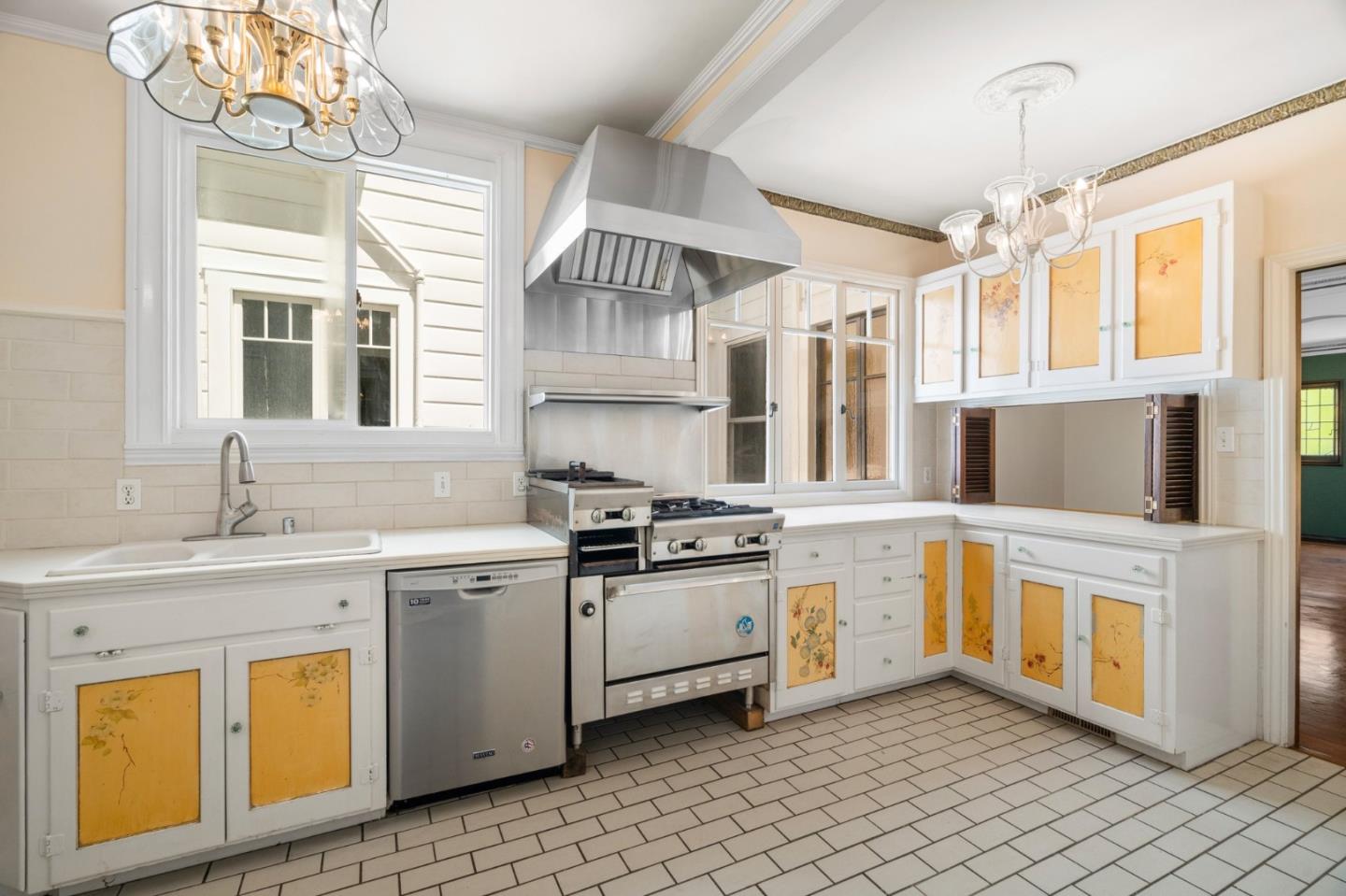 Detail Gallery Image 13 of 53 For 3633-3635 Webster St, San Francisco,  CA 94123 - – Beds | – Baths