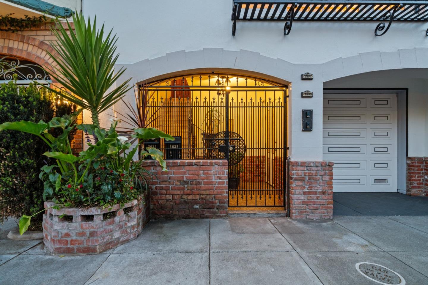 Detail Gallery Image 4 of 53 For 3633-3635 Webster St, San Francisco,  CA 94123 - – Beds | – Baths