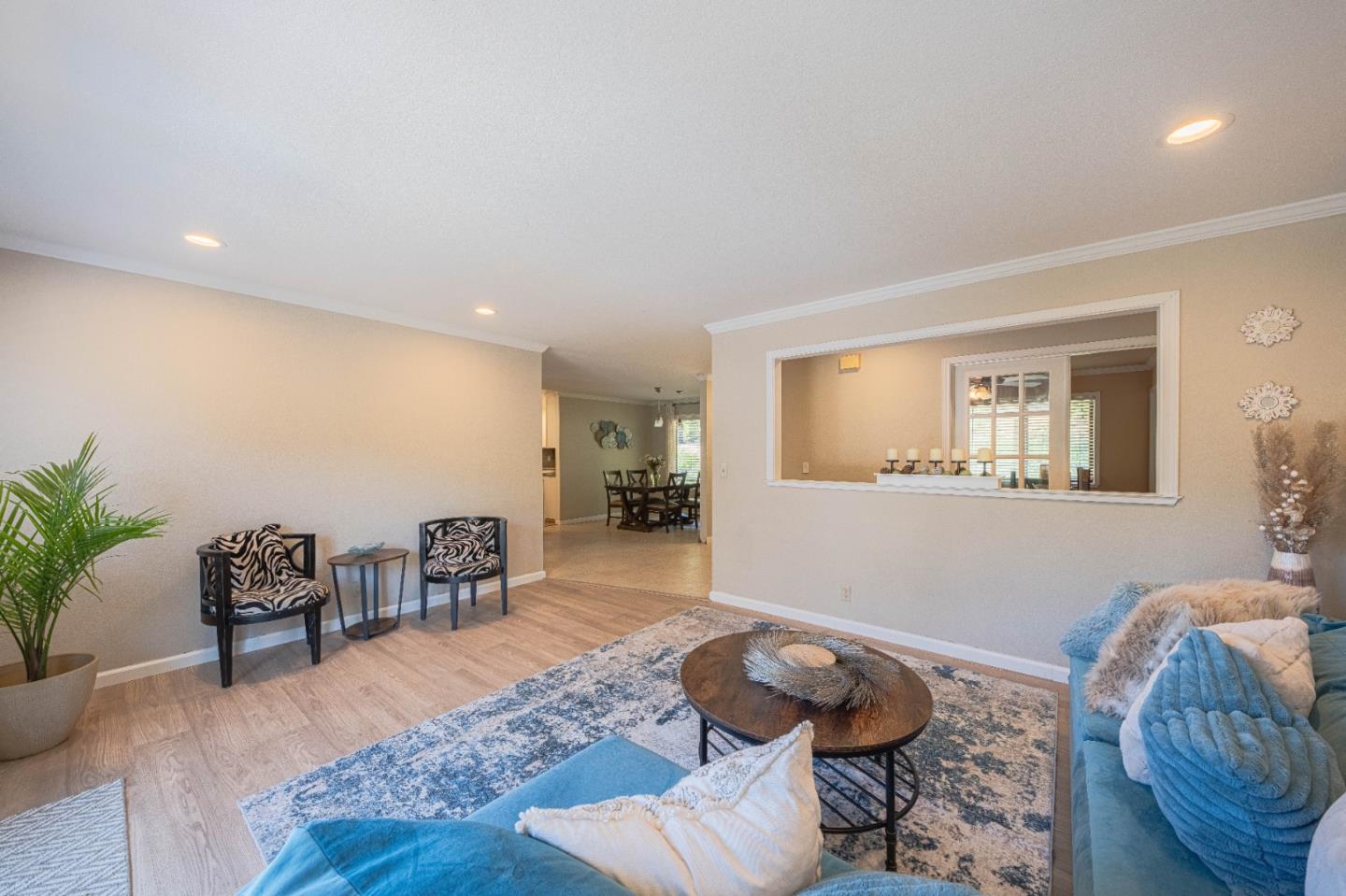 Detail Gallery Image 10 of 51 For 5240 Strong Cir, Royal Oaks,  CA 95076 - 4 Beds | 2/1 Baths