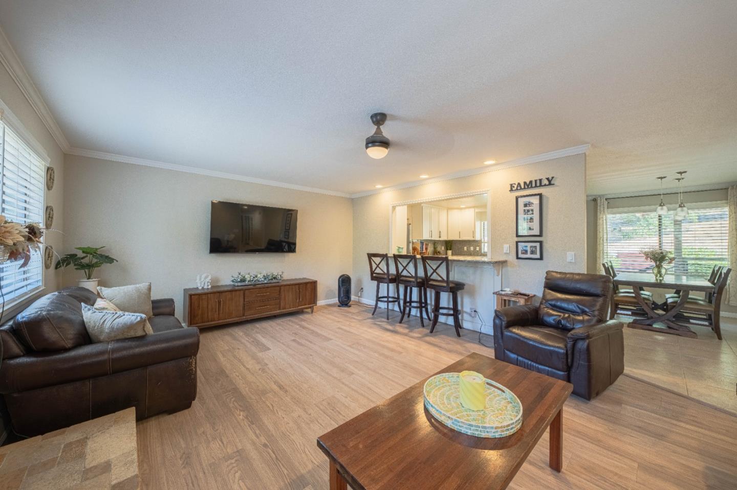 Detail Gallery Image 13 of 51 For 5240 Strong Cir, Royal Oaks,  CA 95076 - 4 Beds | 2/1 Baths