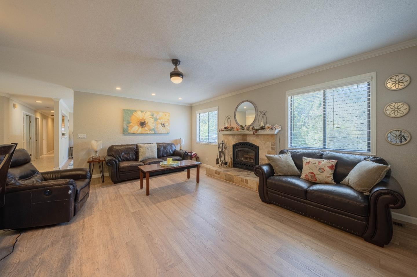 Detail Gallery Image 14 of 51 For 5240 Strong Cir, Royal Oaks,  CA 95076 - 4 Beds | 2/1 Baths