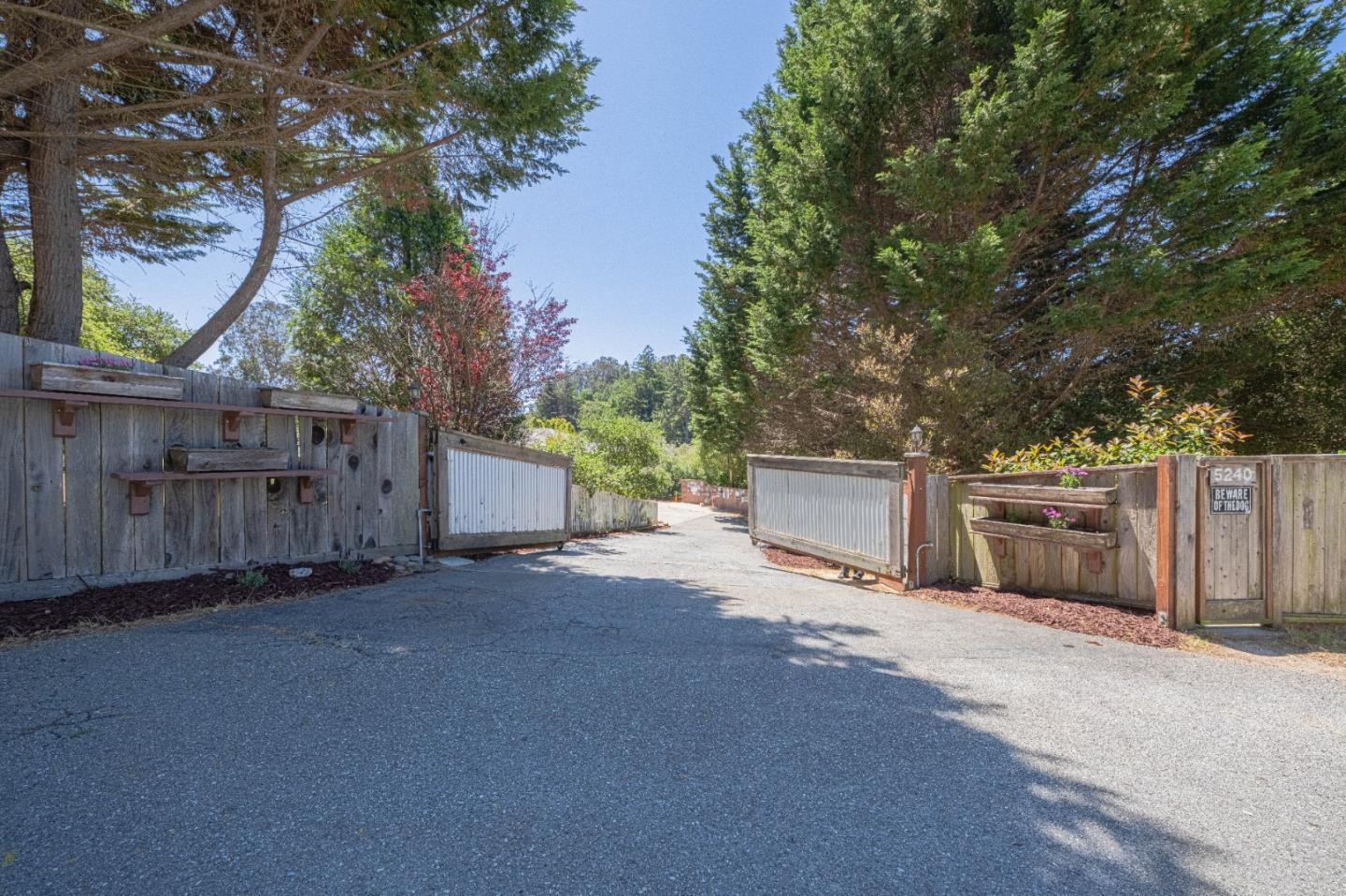 Detail Gallery Image 2 of 51 For 5240 Strong Cir, Royal Oaks,  CA 95076 - 4 Beds | 2/1 Baths