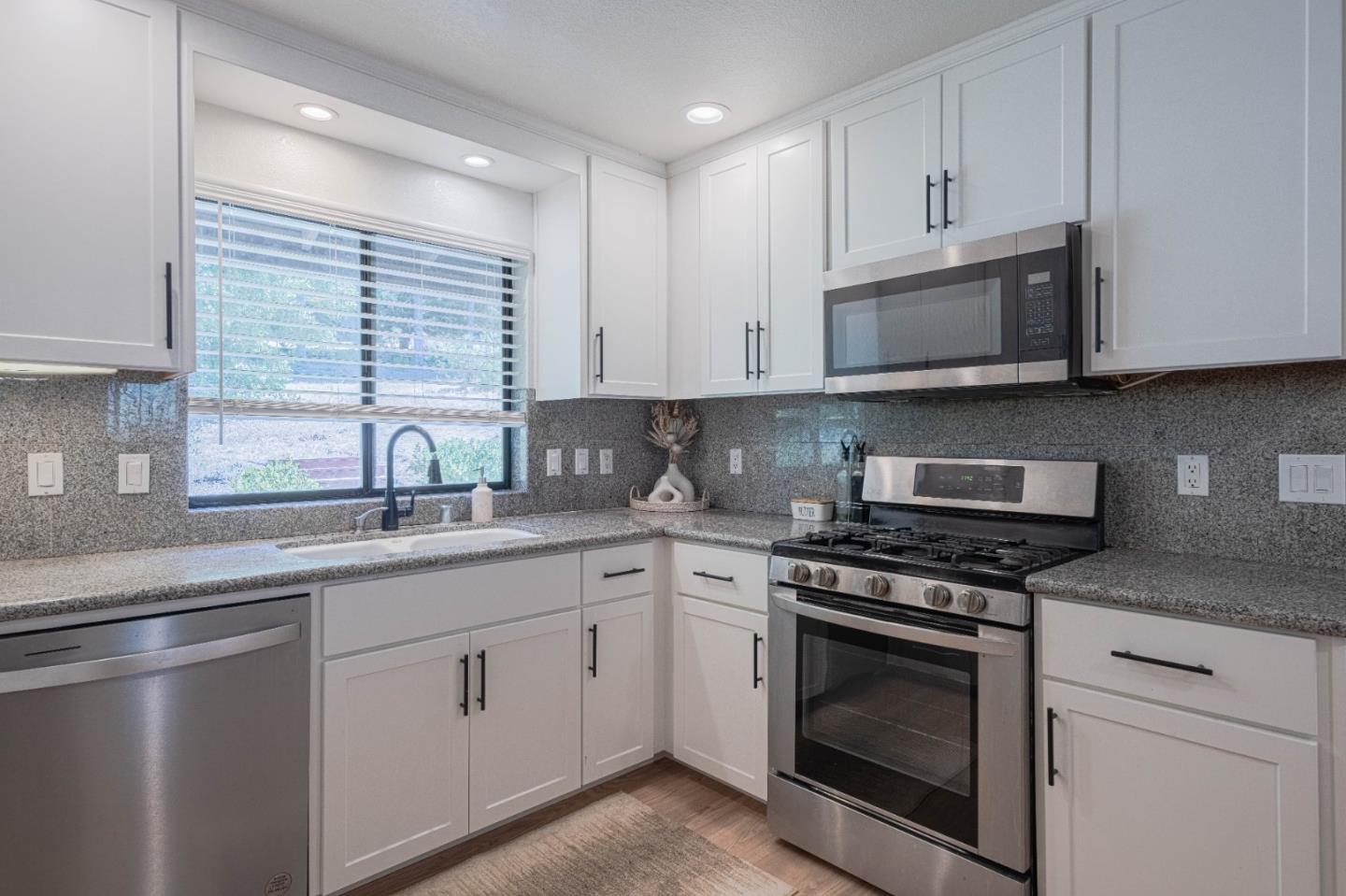 Detail Gallery Image 20 of 51 For 5240 Strong Cir, Royal Oaks,  CA 95076 - 4 Beds | 2/1 Baths