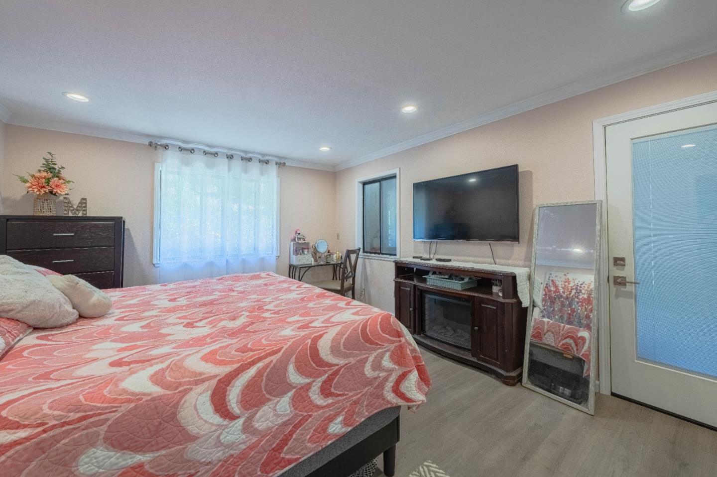 Detail Gallery Image 24 of 51 For 5240 Strong Cir, Royal Oaks,  CA 95076 - 4 Beds | 2/1 Baths