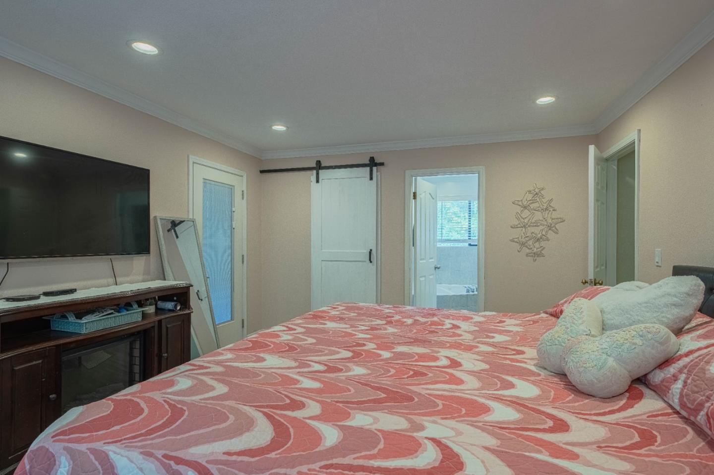 Detail Gallery Image 25 of 51 For 5240 Strong Cir, Royal Oaks,  CA 95076 - 4 Beds | 2/1 Baths