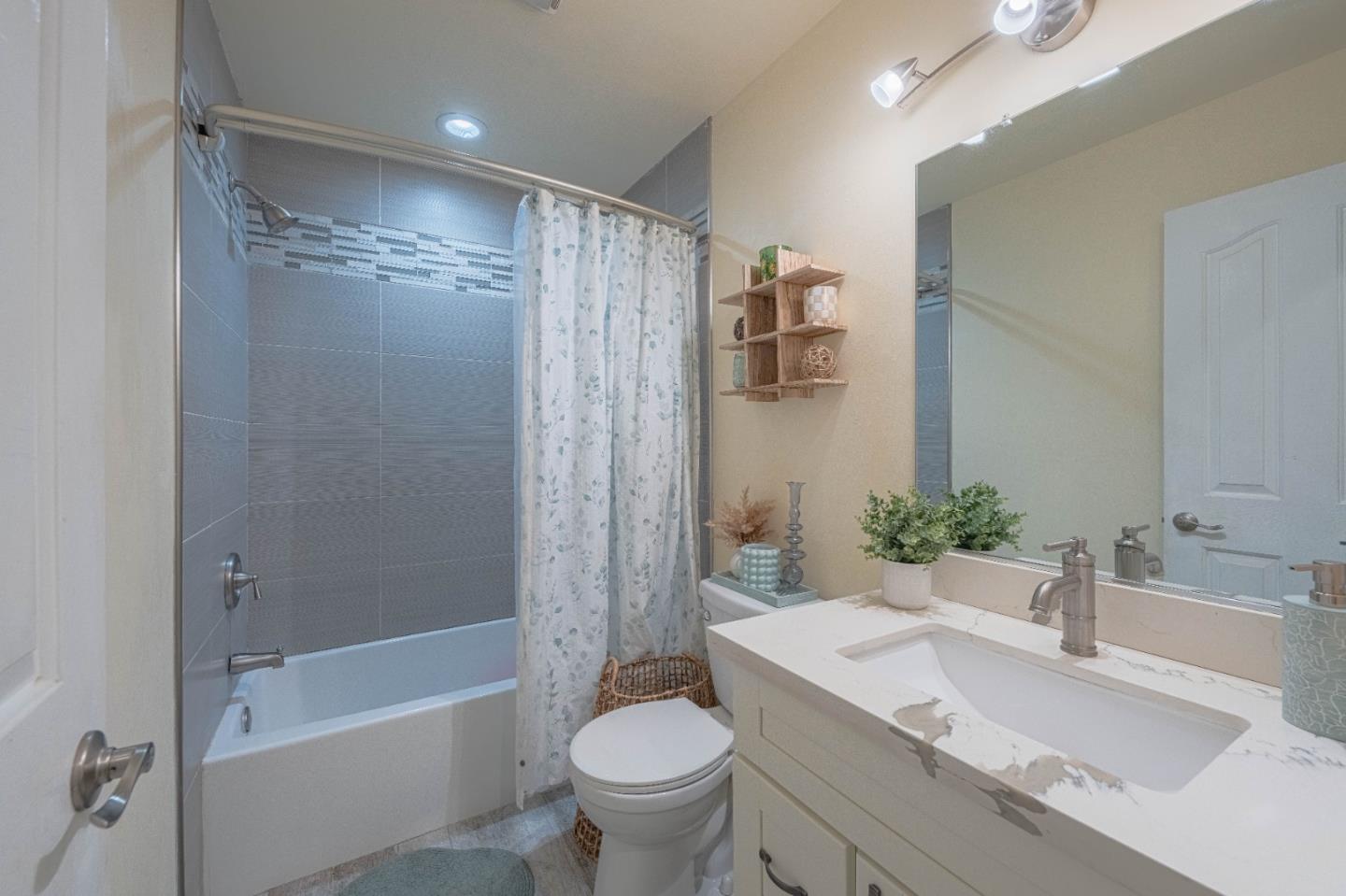 Detail Gallery Image 31 of 51 For 5240 Strong Cir, Royal Oaks,  CA 95076 - 4 Beds | 2/1 Baths