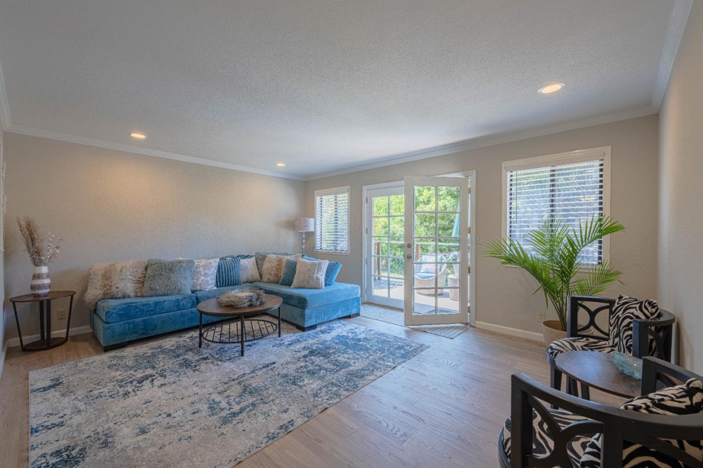 Detail Gallery Image 7 of 51 For 5240 Strong Cir, Royal Oaks,  CA 95076 - 4 Beds | 2/1 Baths