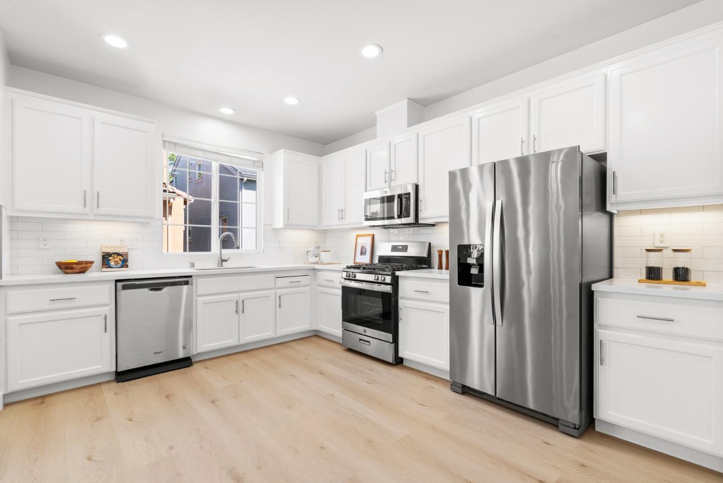 Detail Gallery Image 15 of 55 For 4337 Watson Cir, Santa Clara,  CA 95054 - 3 Beds | 3/1 Baths