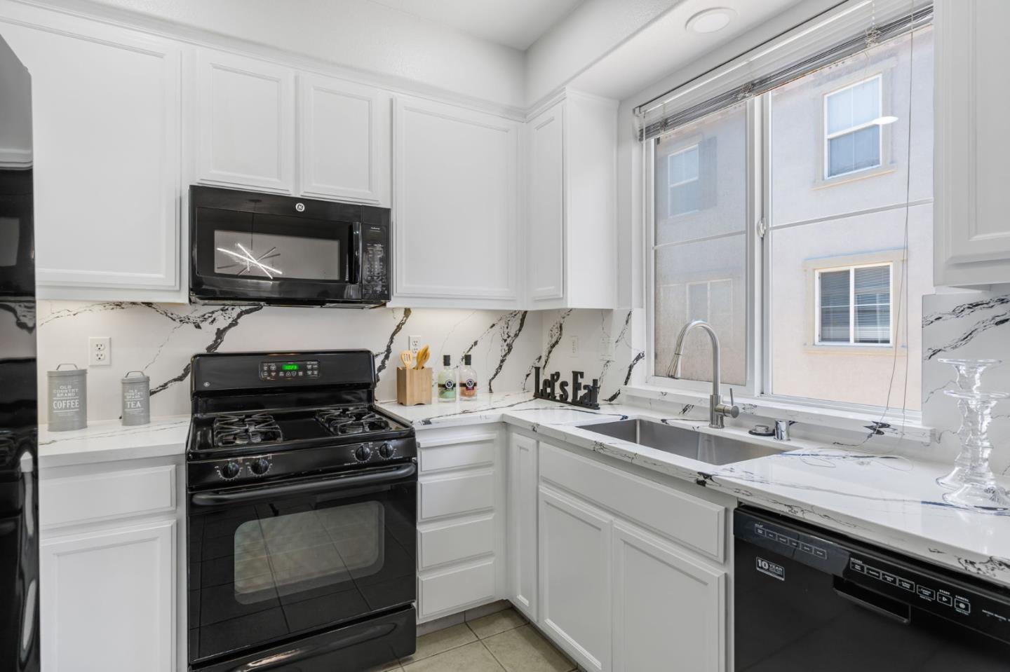 Detail Gallery Image 20 of 63 For 1901 Garzoni Pl, Santa Clara,  CA 95054 - 3 Beds | 2/1 Baths