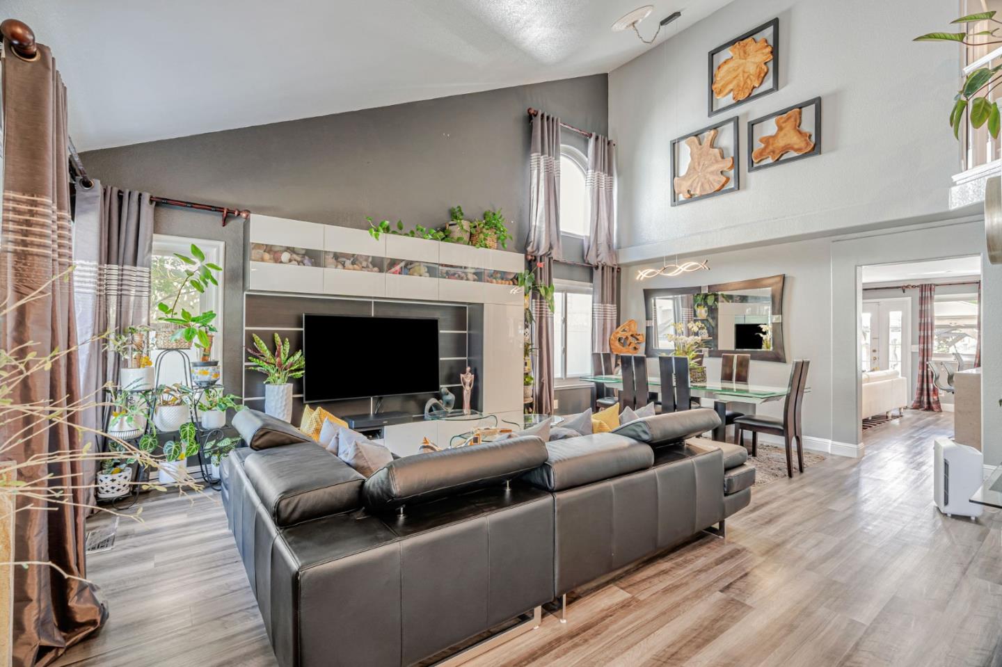 Detail Gallery Image 10 of 72 For 1410 Lundy Ave, San Jose,  CA 95131 - 4 Beds | 2/1 Baths