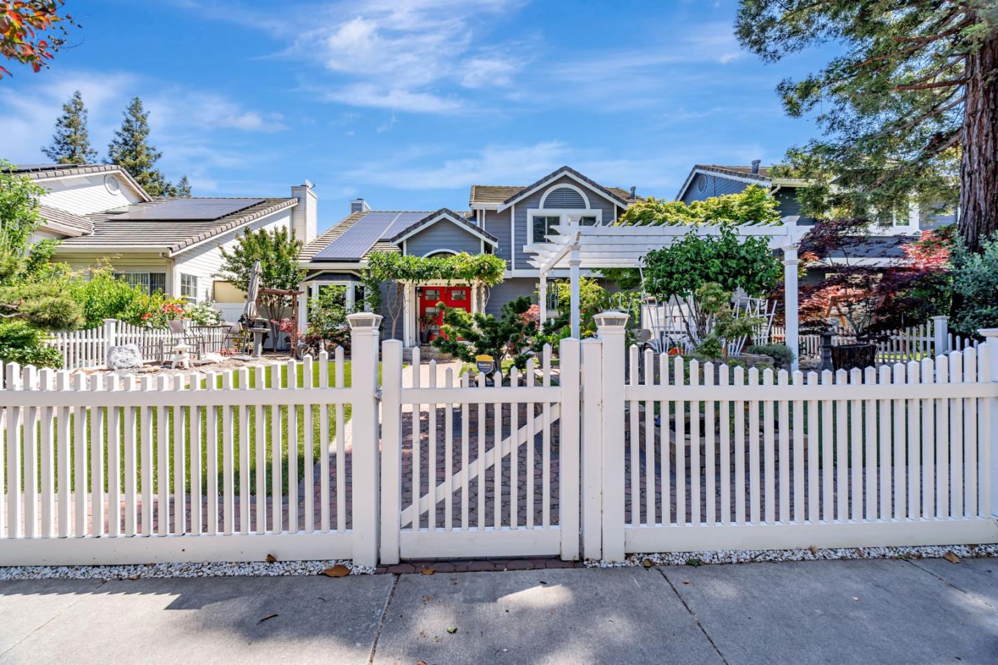 Detail Gallery Image 3 of 72 For 1410 Lundy Ave, San Jose,  CA 95131 - 4 Beds | 2/1 Baths