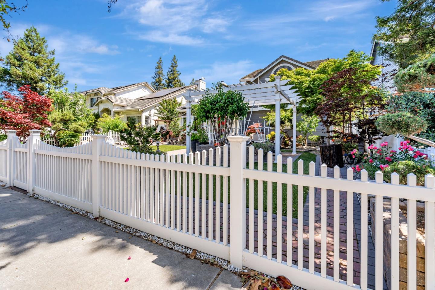 Detail Gallery Image 5 of 72 For 1410 Lundy Ave, San Jose,  CA 95131 - 4 Beds | 2/1 Baths