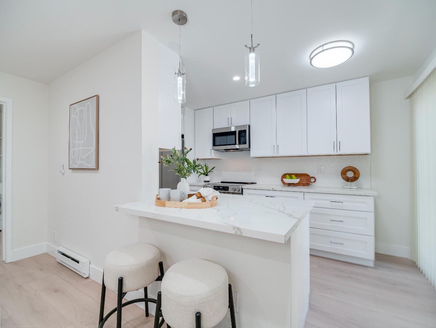 Detail Gallery Image 2 of 32 For 218 Tilton Ave #101,  San Mateo,  CA 94401 - 2 Beds | 2 Baths